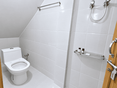 Bathroom Image of 160 Sq.ft 1 BHK Apartment / Flat for rent in Sigra Varanasi for Rs. 7000