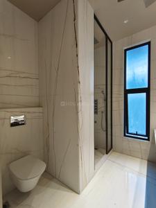 Bathroom Image of 7200 Sq.ft 4 BHK Duplex for sale in Panchsheel Park New Delhi for Rs. 270000000