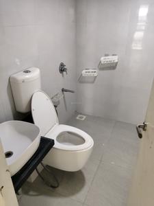 Common Bathroom Image of 1600 Sq.ft 2.5 BHK Apartment / Flat for sale in Godrej Green Glades, Jagatpur Ahmedabad for Rs. 7800000