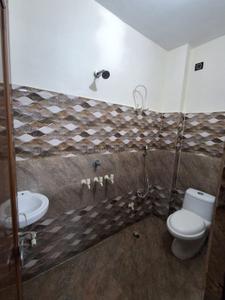 Bathroom Image of 1000 Sq.ft 2 BHK Builder Floor for rent in Allahpur Allahabad for Rs. 14000