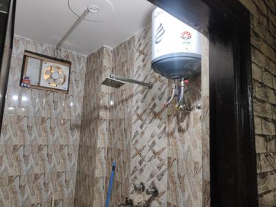 Bathroom Image of 580 Sq.ft 1 BHK Builder Floor for rent in Dwarka Mor New Delhi for Rs. 16000