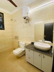 Bathroom Image of 4000 Sq.ft 4 BHK Independent House for rent in Sector 44 Noida for Rs. 150000