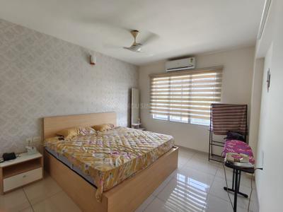 Bedroom Image of 1300 Sq.ft 2 BHK Apartment / Flat for rent in Maradu Kochi for Rs. 40000