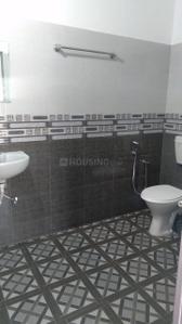 Bathroom Image of 850 Sq.ft 4 BHK Independent House for rent in Panampilly Nagar Kochi for Rs. 4500