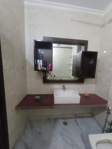 Image of 2000 Sq.ft 5 BHK Builder Floor for sale in Mukherjee Nagar, New Delhi for Rs. 33000000