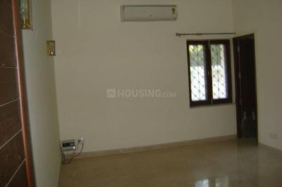 Bedroom Image of 8000 Sq.ft 7 BHK Independent House for sale in Maharani Bagh New Delhi for Rs. 850000000