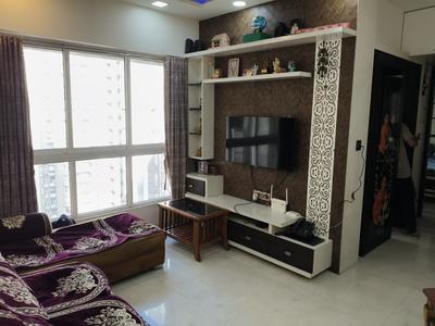 Living Room Image of 985 Sq.ft 2 BHK Apartment / Flat for sale in Lodha Amara, Kolshet Thane for Rs. 9400000