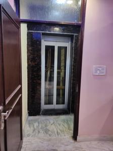 Bedroom Image of 1000 Sq.ft 3 BHK Independent House for sale in Subzi Mandi New Delhi for Rs. 8900000