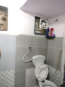 Common Bathroom Image of 550 Sq.ft 1 BHK Apartment / Flat for rent in Sector 23 B Pokt 8, Sector 23B Dwarka New Delhi for Rs. 25000