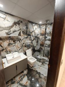 Bathroom Image of 2100 Sq.ft 2.5 BHK Builder Floor for rent in Sector 4 Gurgaon for Rs. 26700
