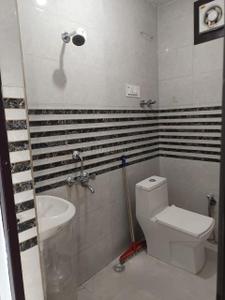 Bathroom Image of 610 Sq.ft 2 BHK Apartment / Flat for sale in Okhla New Delhi for Rs. 4800000