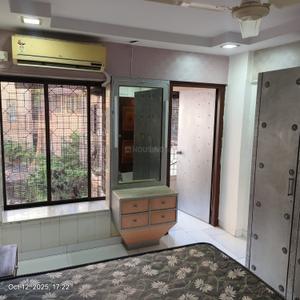 Bedroom Image of 900 Sq.ft 2 BHK Apartment / Flat for rent in Solomon Apartments, Pali Hill Mumbai for Rs. 135000