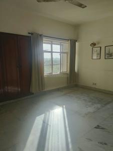 Bedroom Image of 2000 Sq.ft 3.5 BHK Apartment / Flat for rent in Azad Apartments, Kalu Sarai New Delhi for Rs. 125000