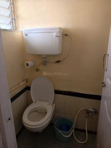 Bathroom Image of 300 Sq.ft 1 BHK Apartment / Flat for rent in Standard Mill, Prabhadevi Mumbai for Rs. 38000