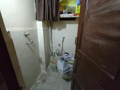 Bathroom Image of 800 Sq.ft 2 BHK Apartment / Flat for sale in Khatiwala Tank Indore for Rs. 2050000
