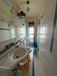 Bathroom Image of 1000 Sq.ft 2 BHK Apartment / Flat for rent in Colaba Mumbai for Rs. 250000