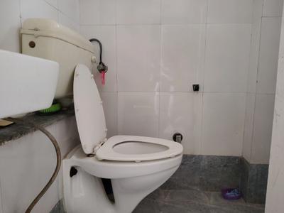 Common Bathroom Image of 250 Sq.ft 1 RK Builder Floor for rent in Indirapuram Ghaziabad for Rs. 12500