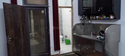 Kitchen Image of 550 Sq.ft 1 RK Builder Floor for rent in Sector 63 A Noida for Rs. 15500