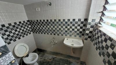 Bathroom Image of 1042 Sq.ft 2 BHK Apartment / Flat for sale in Sakar 99, Gotri Vadodara for Rs. 2350000