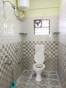 Common Bathroom Image of 600 Sq.ft 1 BHK Apartment / Flat for rent in Varthur Bengaluru for Rs. 15500