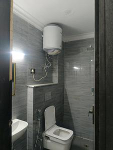 Common Bathroom Image of 350 Sq.ft 1 RK Apartment / Flat for rent in Paryavaran Complex by Lloyds Realty, Said-Ul-Ajaib New Delhi for Rs. 14000