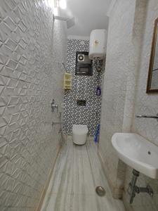 Bathroom Image of 380 Sq.ft 1 BHK Builder Floor for rent in Shalimar Bagh New Delhi for Rs. 17200