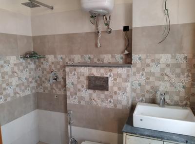 Bathroom Image of 1800 Sq.ft 3 BHK Builder Floor for rent in Paramount Luxury Builder Floors 28, Sector 48 Gurgaon for Rs. 48000