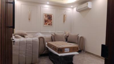 Living Room Image of 1200 Sq.ft 2 BHK Builder Floor for rent in DLF Phase 4 Gurgaon for Rs. 60000