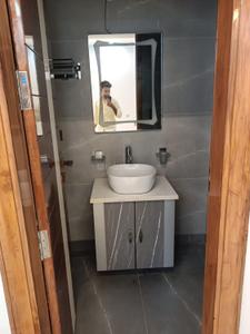 Bathroom Image of 1900 Sq.ft 3 BHK Builder Floor for rent in Swaraj Homes Saini Enclave RWA, Karkardooma New Delhi for Rs. 50000