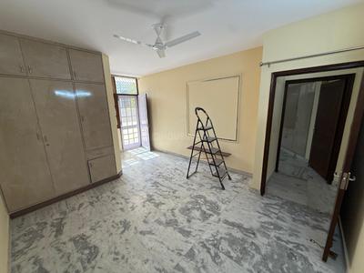 Bedroom Image of 1800 Sq.ft 3 BHK Builder Floor for rent in Lajpat Nagar New Delhi for Rs. 130000