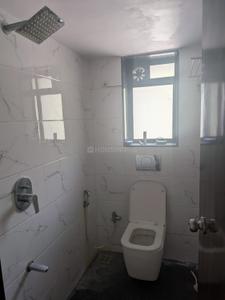 Bathroom Image of 650 Sq.ft 1 BHK Apartment / Flat for rent in Churchgate Mumbai for Rs. 110000