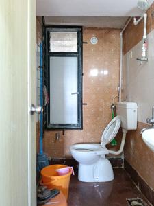 Common Bathroom Image of 570 Sq.ft 1.5 BHK Apartment / Flat for rent in Godrej Emerald, Thane West Thane for Rs. 28000