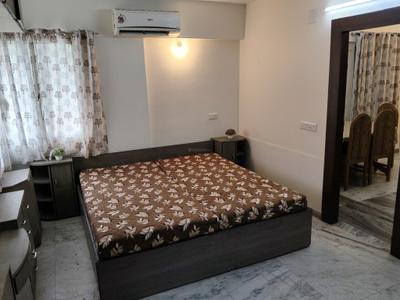 Bedroom Image of 1200 Sq.ft 2 BHK Apartment / Flat for rent in Bodakdev Ahmedabad for Rs. 40000