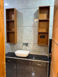 Bathroom Image of 600 Sq.ft 1 RK Studio for rent in Omaxe India Trade Centre, Alpha II Greater Noida for Rs. 22000