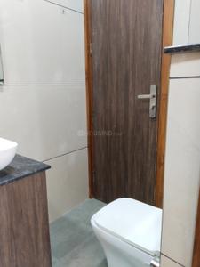 Bathroom Image of 1500 Sq.ft 3 BHK Builder Floor for rent in South City Floors 1, Sector 41 Gurgaon for Rs. 65000