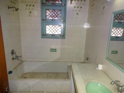 Bathroom Image of 4500 Sq.ft 12 BHK Independent House for sale in New Friends Colony New Delhi for Rs. 500000000