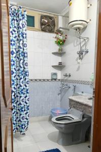 Image of 900 Sq.ft 2 BHK Builder Floor for rent in Lajpat Nagar, New Delhi for Rs. 48000