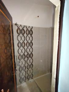 Bathroom Image of 550 Sq.ft 1 BHK Independent House for rent in Fazullaganj Lucknow for Rs. 9000
