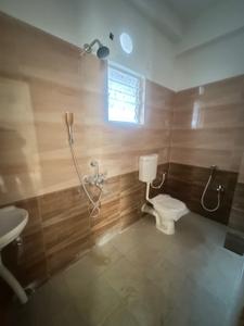 Bathroom Image of 900 Sq.ft 2 BHK Apartment / Flat for rent in Chinar Park Kolkata for Rs. 15000