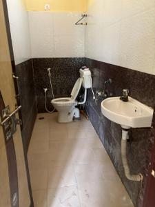 Bathroom Image of 2400 Sq.ft 3 BHK Villa for rent in Parvathapur Hyderabad for Rs. 16500