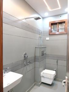 Common Bathroom Image of 810 Sq.ft 3 BHK Builder Floor for sale in Nangli Sakrawati New Delhi for Rs. 6500000
