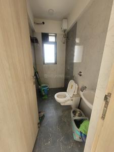 Bathroom Image of 850 Sq.ft 2 BHK Apartment / Flat for rent in Matunga West Mumbai for Rs. 130000