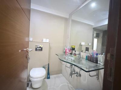 Bathroom Image of 1800 Sq.ft 3 BHK Apartment / Flat for sale in K Raheja Vistas, Powai Mumbai for Rs. 63000000