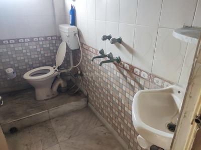 Bathroom Image of 850 Sq.ft 2 BHK Apartment / Flat for rent in Shibpur Howrah for Rs. 21000