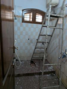 Common Bathroom Image of 1300 Sq.ft 2 BHK Apartment / Flat for rent in West Marredpally Secunderabad for Rs. 30000