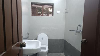 Bathroom Image of 2000 Sq.ft 3 BHK Independent House for rent in Banjara Hills Hyderabad for Rs. 60000