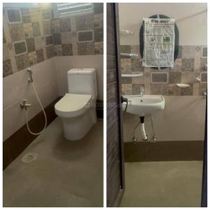 Bathroom Image of 1600 Sq.ft 2 BHK Apartment / Flat for rent in Danapur Patna for Rs. 18000