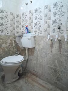 Common Bathroom Image of 450 Sq.ft 1 RK Apartment / Flat for rent in Sector 81 Noida for Rs. 6500