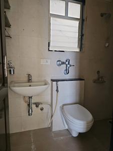 Common Bathroom Image of 800 Sq.ft 2 BHK Apartment / Flat for rent in Nyati Elan, Wagholi Pune for Rs. 21000