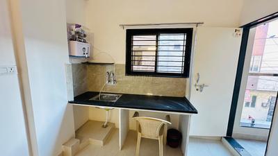 Kitchen Image of 600 Sq.ft 1 RK Builder Floor for rent in Navlakha Indore for Rs. 9000